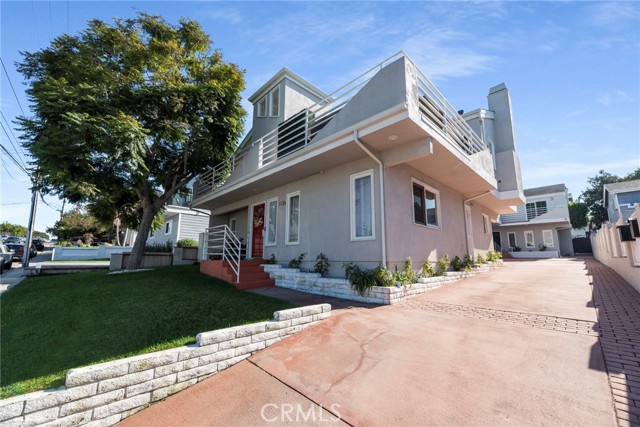 Detail Gallery Image 1 of 1 For 1136 11th St #B,  Manhattan Beach,  CA 90266 - 4 Beds | 2/1 Baths