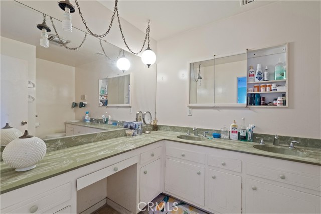 Detail Gallery Image 7 of 9 For 1701 N Paulsen, Compton,  CA 90222 - 4 Beds | 2 Baths