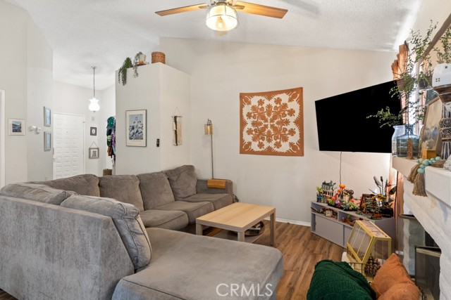 930 Countryside Street, Hemet CA: https://media.crmls.org/medias/3e04032a-2da3-40f2-adfa-0ddbcbe1fa58.jpg
