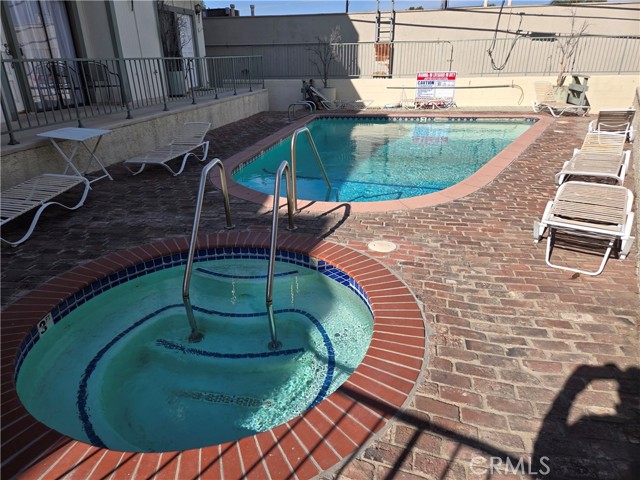 Detail Gallery Image 21 of 22 For 22865 Del Valle St #1,  Woodland Hills,  CA 91364 - 2 Beds | 2/1 Baths