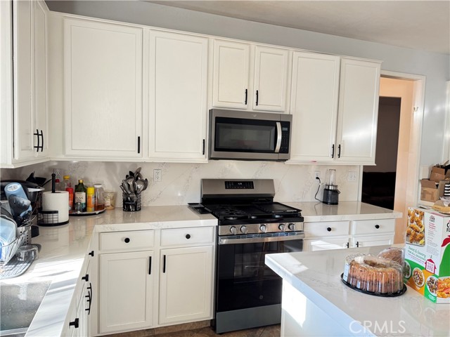 Detail Gallery Image 10 of 40 For 12615 Bellflower, Moreno Valley,  CA 92555 - 4 Beds | 3 Baths