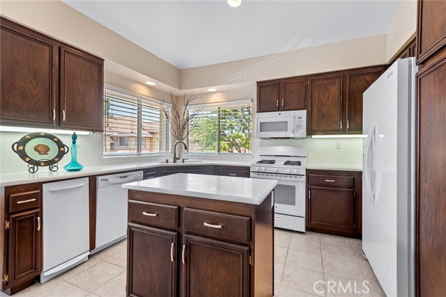 Detail Gallery Image 14 of 32 For 494 Bannister Way #B,  Simi Valley,  CA 93065 - 2 Beds | 2 Baths
