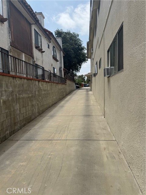 428 N Electric Avenue, Alhambra CA: https://media.crmls.org/medias/3e04fae7-add1-4a2b-b6e7-21584dd478d7.jpg