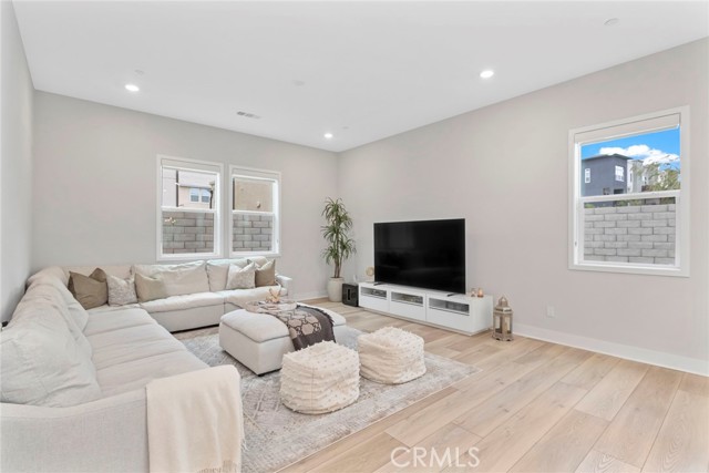 Detail Gallery Image 20 of 74 For 27018 California Ct, Valencia,  CA 91381 - 4 Beds | 4/1 Baths
