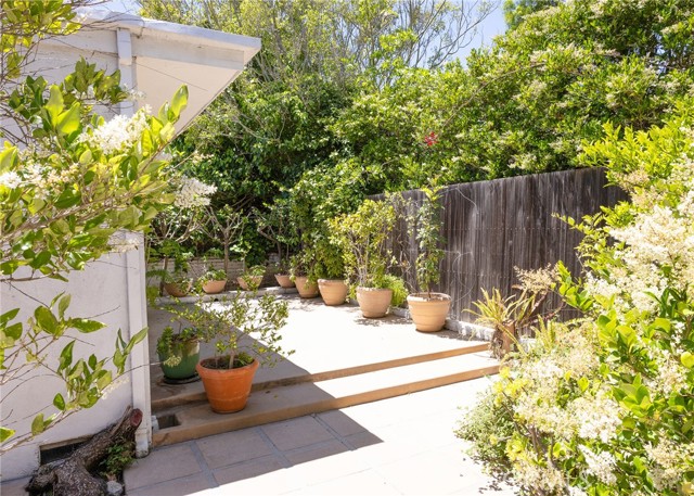 Detail Gallery Image 21 of 45 For 10781 Lindbrook Dr, Los Angeles,  CA 90024 - 4 Beds | 3/1 Baths