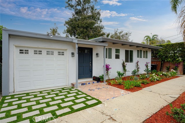 559 N Las Casas Avenue Pacific Palisades, California Fantastic opportunity to live just minutes from the beach in the highly desirable Pacific Palisades! This fully renovated home features 3 bedrooms and 2 bathrooms + fully functioning garage that can can be used as a bonus room/office. Abundance of natural lighting highlights the beautiful kitchen, with soft closing cabinets, stainless steel appliances and finished with granite countertops. This home has been designed with an open layout and updated with a tankless water heater, copper plumbing, recessed lighting, laminate wood flooring, and paint with cool modern colors bringing the latest in design trends. Master suite features dual vanity sinks, separate shower and tub, and walk-in closet. Convenient laundry area inside. The front and backyard has been newly landscaped! This home rests on a hill so you can enjoy the cool ocean breeze through the large windows.
The property is just minutes to local beaches, Palisades Charter High School, Temescal Gateway Park and its many hiking trails, the Getty Villa, Palisades Village with it's shop and restaurants, and much more!