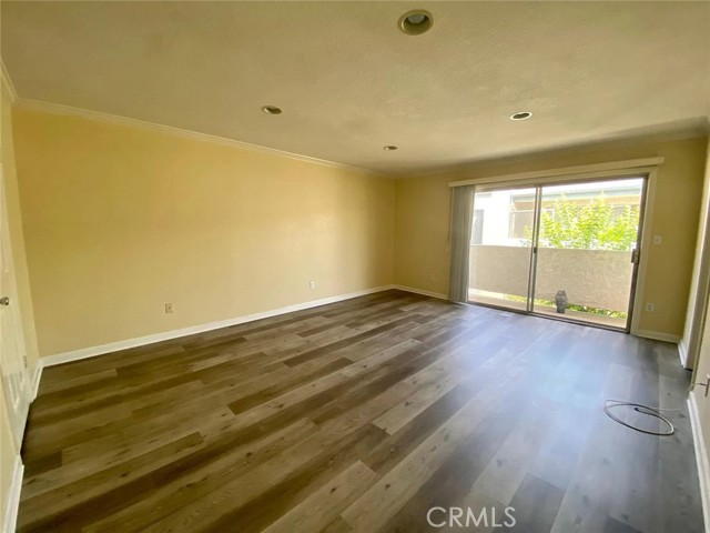 Detail Gallery Image 3 of 17 For 8801 Cedros Ave #11,  Panorama City,  CA 91402 - 2 Beds | 2/1 Baths