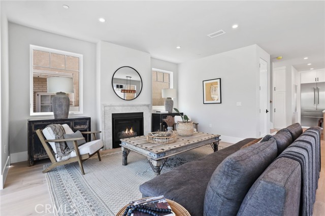 825 W Bay Avenue, Newport Beach CA: https://media.crmls.org/medias/3e07dc48-c5cc-4dd6-a5d9-eaf1fbfaecd7.jpg