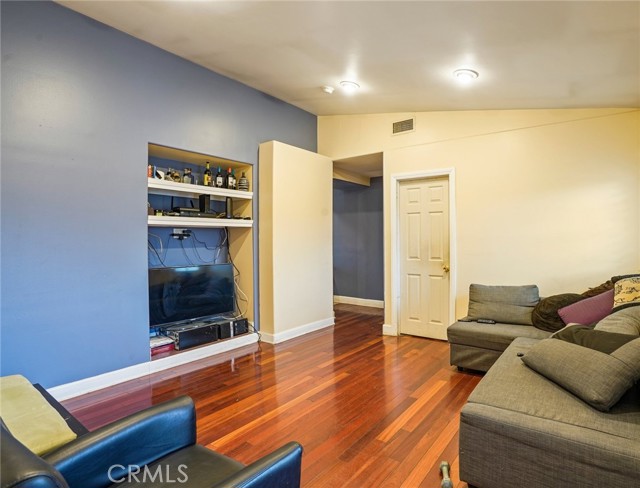 Detail Gallery Image 14 of 20 For 6355 Peach Ave, Van Nuys,  CA 91411 - 3 Beds | 1 Baths