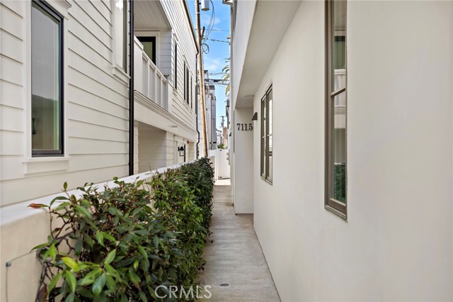 Detail Gallery Image 67 of 68 For 711 1/2 Marigold, Corona Del Mar,  CA 92625 - 2 Beds | 2/1 Baths