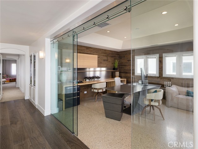 Detail Gallery Image 12 of 33 For 360 Hillcrest Street, El Segundo,  CA 90245 - 4 Beds | 4 Baths