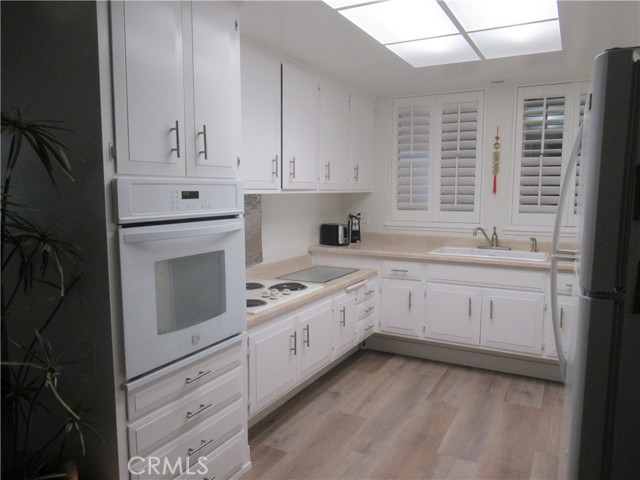 Detail Gallery Image 14 of 27 For 1860 St. John Rd #15-32m, Seal Beach,  CA 90740 - 2 Beds | 2 Baths