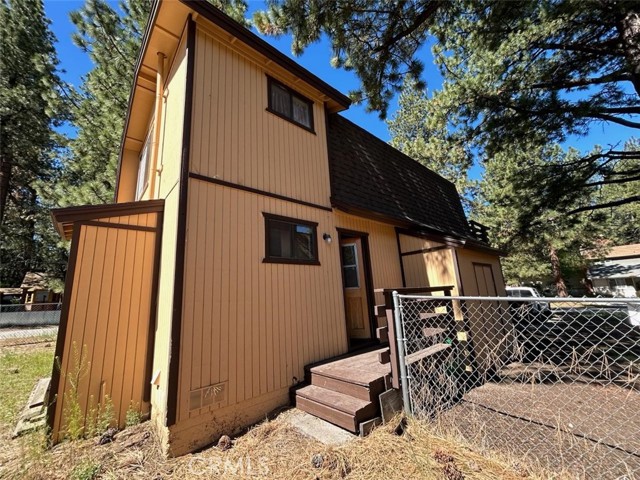 Detail Gallery Image 7 of 17 For 729 Birch St, Big Bear Lake,  CA 92315 - 2 Beds | 2 Baths