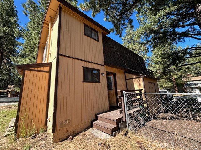 Detail Gallery Image 5 of 26 For 729 Birch St, Big Bear Lake,  CA 92315 - 2 Beds | 2 Baths