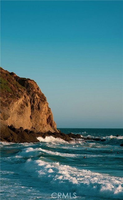 5 Oceanfront Lane, Dana Point CA: https://media.crmls.org/medias/3e0b0805-247f-4d89-9ec5-c01354062ff0.jpg