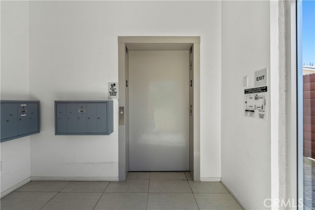 7064 Greeley St, Tujunga CA: https://media.crmls.org/medias/3e0c2b71-c55f-4066-a628-327da9bfc2ef.jpg