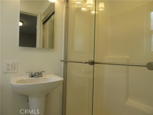 Detail Gallery Image 11 of 15 For 11406 Woodley, Granada Hills,  CA 91344 - 4 Beds | 2 Baths