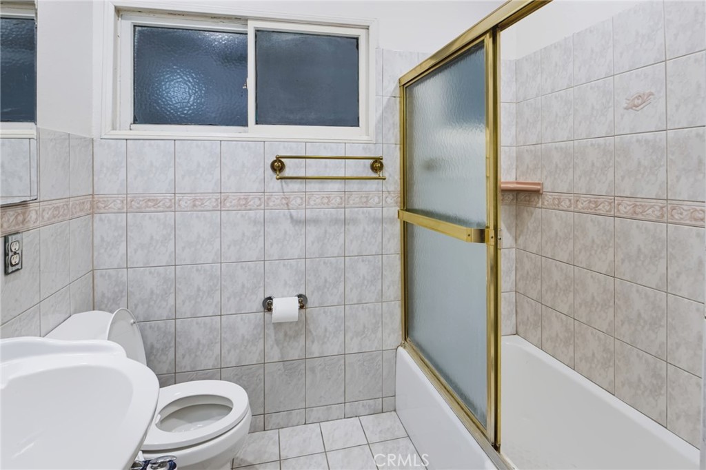 https://media.crmls.org/medias/3e0c9b96-fb92-4198-b9d4-480e4dbe8a94.jpg?preset=X-Large