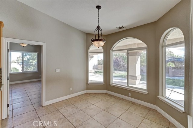 Detail Gallery Image 10 of 49 For 9269 Daisy Rd, Oak Hills,  CA 92344 - 4 Beds | 2/1 Baths