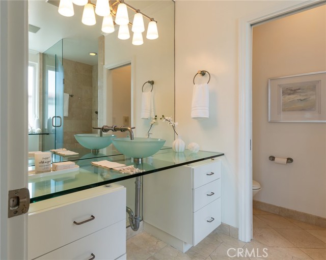 216 1st Street, Manhattan Beach, California 90266, 3 Bedrooms Bedrooms, ,4 BathroomsBathrooms,Residential,Sold,1st,SB21166941