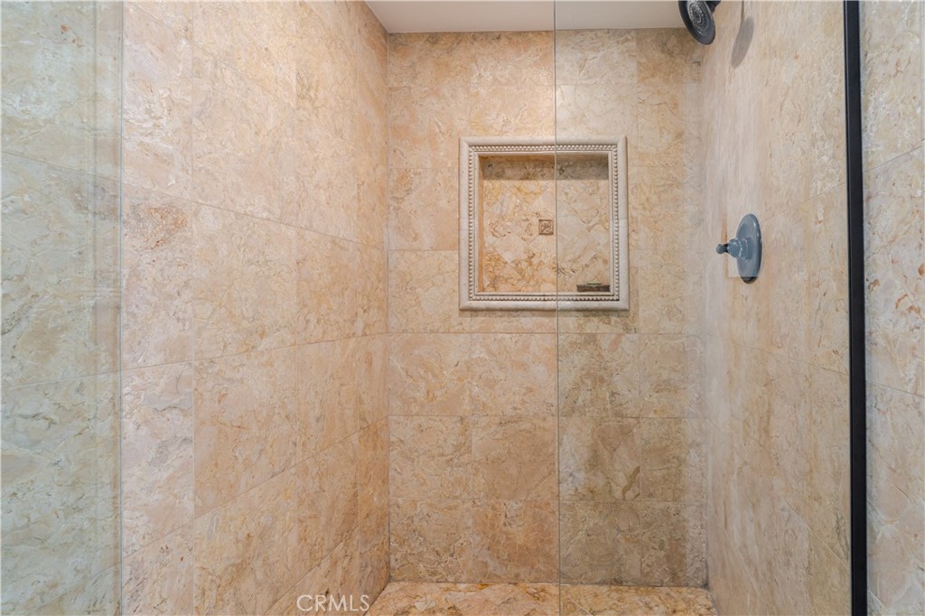 https://media.crmls.org/medias/3e0dbd32-76be-45ea-9ed0-e5c327728945.jpg?preset=X-Large