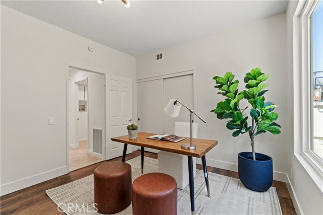 16 Harrisburg, Irvine CA: https://media.crmls.org/medias/3e0e531b-c3df-46c9-a9e6-117bfb747865.jpg