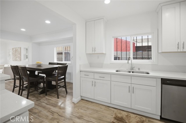 Detail Gallery Image 11 of 44 For 1345 W 51st Pl, Los Angeles,  CA 90037 - 6 Beds | 3 Baths