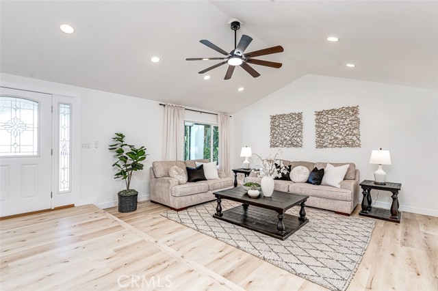 Detail Gallery Image 5 of 65 For 1350 S Ashington Ln, Anaheim,  CA 92804 - 4 Beds | 3 Baths