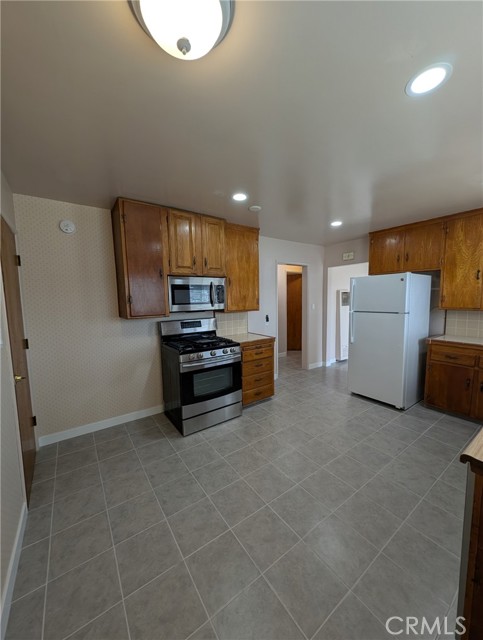 Detail Gallery Image 13 of 25 For 379 N 3rd, Grover Beach,  CA 93433 - 3 Beds | 2 Baths