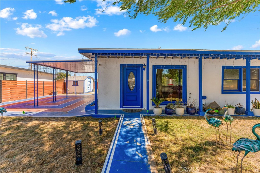 https://media.crmls.org/medias/3e101841-b46b-4f37-a4d6-66167a24b457.jpg?preset=X-Large