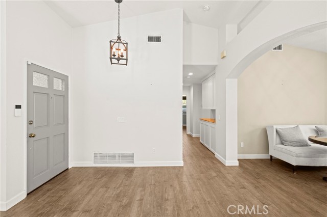27054 Riversbridge Way, Valencia CA: https://media.crmls.org/medias/3e10e506-732c-470e-b701-81fb7d4c8094.jpg