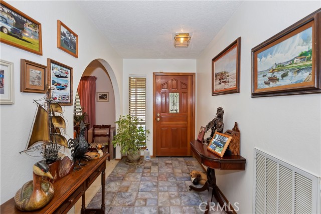 Detail Gallery Image 3 of 47 For 20407 Eyota Ln, Apple Valley,  CA 92308 - 3 Beds | 2 Baths
