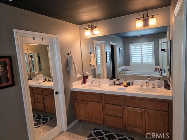 Detail Gallery Image 15 of 26 For 5448 Biella Ct, Fontana,  CA 92336 - 5 Beds | 3 Baths