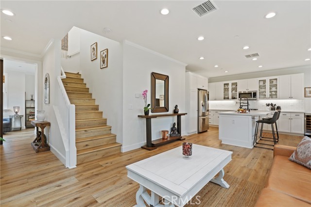 61 Fuchsia, Lake Forest CA: https://media.crmls.org/medias/3e11a1e6-a7a5-4c5c-af9c-f8400e028979.jpg