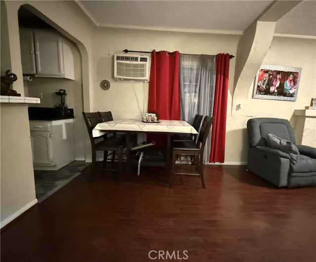 Detail Gallery Image 4 of 25 For 1524 E 75th, Los Angeles,  CA 90001 - 4 Beds | 2 Baths