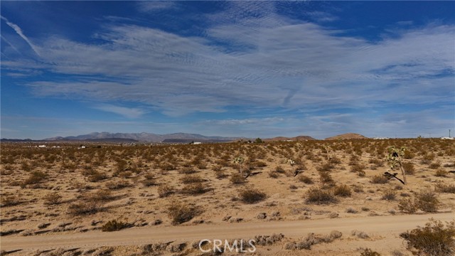 Detail Gallery Image 4 of 9 For 718 Candela Ave, Joshua Tree,  CA 92252 - – Beds | – Baths