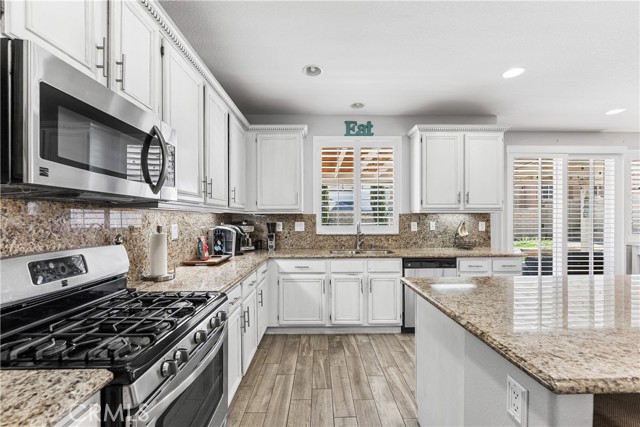 Detail Gallery Image 13 of 53 For 36426 50th St, Palmdale,  CA 93552 - 4 Beds | 3 Baths