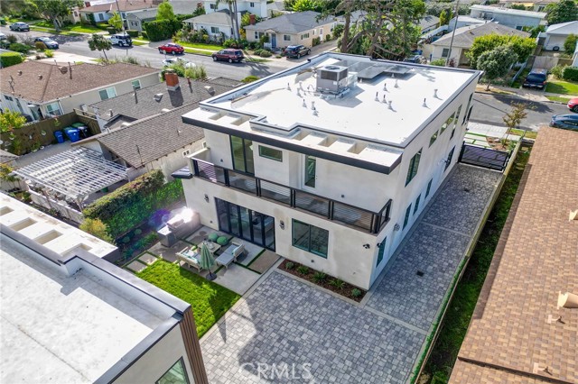 Detail Gallery Image 4 of 70 For 3932 S Minerva Ave, Los Angeles,  CA 90066 - 6 Beds | 6/1 Baths