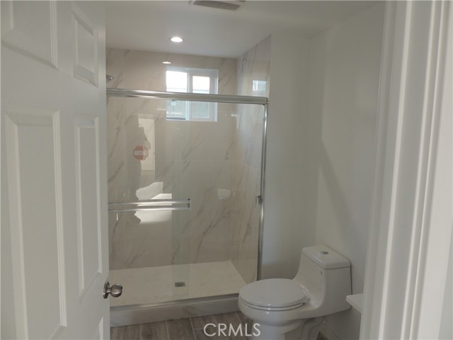 Detail Gallery Image 9 of 16 For 22735 Del Valle St #4,  Woodland Hills,  CA 91364 - 2 Beds | 1 Baths