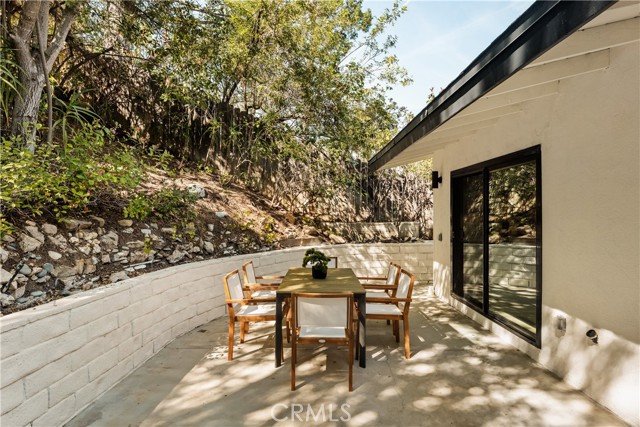 Detail Gallery Image 25 of 44 For 5105 Tendilla, Woodland Hills,  CA 91364 - 3 Beds | 2 Baths