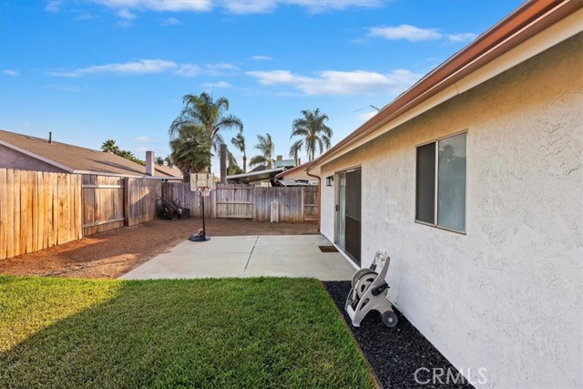 10750 Hollenbeck Drive, Riverside CA: https://media.crmls.org/medias/3e157396-daaf-4a92-bbdf-135bb133f40f.jpg