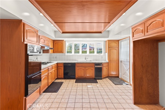 Bright Large Kitchen