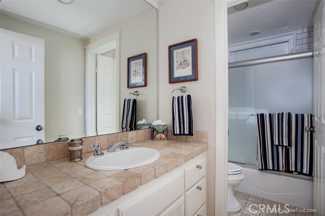 Detail Gallery Image 15 of 25 For 441 Carnation Ave, Corona Del Mar,  CA 92625 - 3 Beds | 2/1 Baths