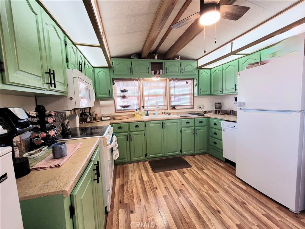 https://media.crmls.org/medias/3e173aec-7fd4-4f87-bbd3-4618c3ddf870.jpg?preset=X-Large