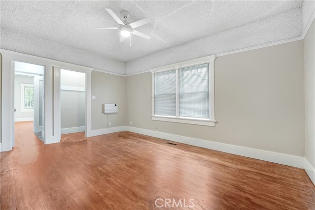 142 S Ardmore Avenue, Los Angeles CA: https://media.crmls.org/medias/3e17bc87-2e56-42f2-8e9d-16d4b22b7dd1.jpg