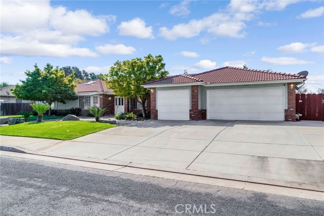 Detail Gallery Image 3 of 57 For 2436 Trevor Ct, Madera,  CA 93637 - 5 Beds | 3 Baths