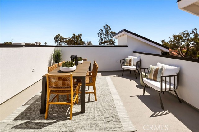 19071 Main Street, Huntington Beach CA: https://media.crmls.org/medias/3e18c599-11d8-49d5-8636-7c59607f55bd.jpg