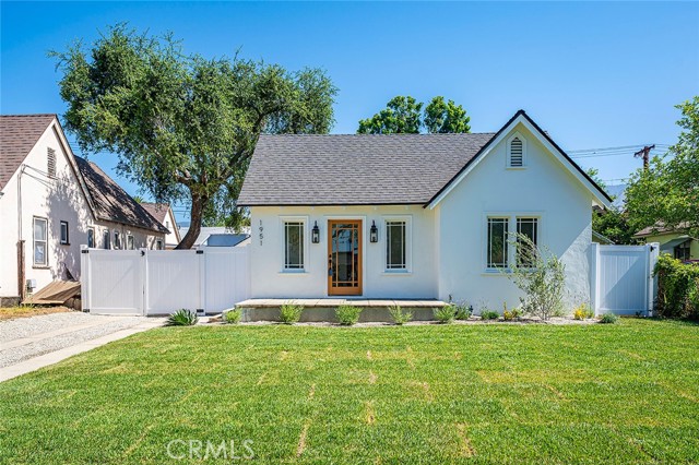 1951 Wagner Street, Pasadena CA: https://media.crmls.org/medias/3e19d544-29de-41b3-be0f-ae836a0430a0.jpg