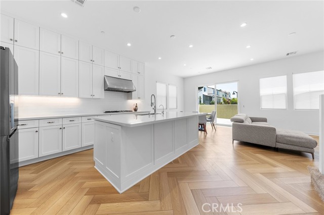 27 Miren Pl, Arcadia CA: https://media.crmls.org/medias/3e19e1d3-a9a1-43d6-98bc-323d767989f7.jpg
