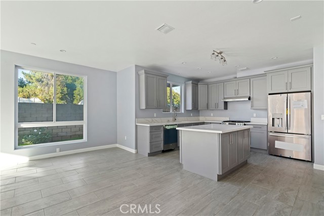 Detail Gallery Image 11 of 27 For 20819 W Seasons Lane, Winnetka,  CA 91306 - 4 Beds | 3 Baths